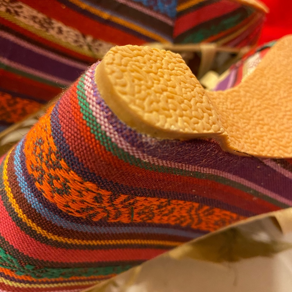 ❤️🧡💛💚💙💜multicolor platform wedges with peacock feathers.